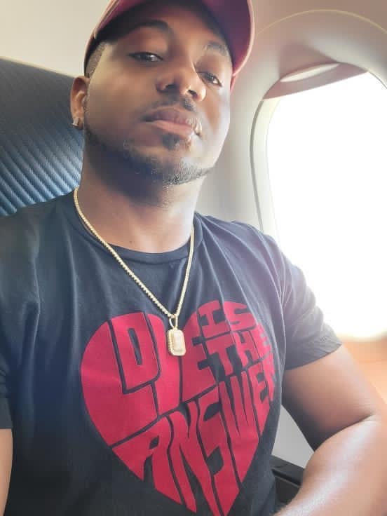 Black and red love tee shirt